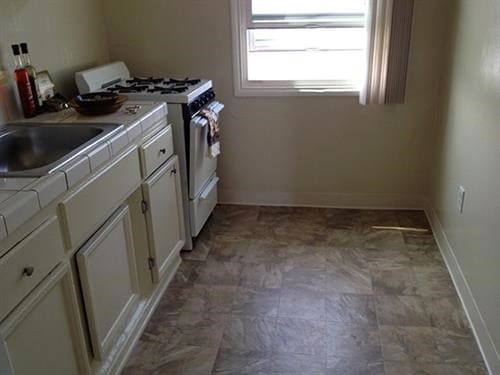 Building Photo - 10600 S Inglewood Ave