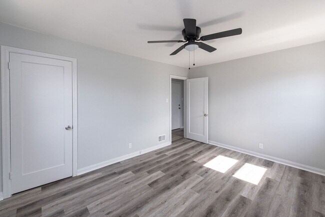 Building Photo - 3053 N Hegry Cir