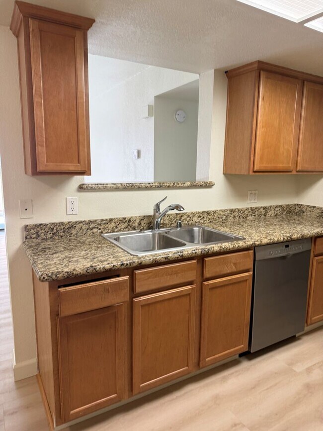Building Photo - 12071 Alta Carmel Ct