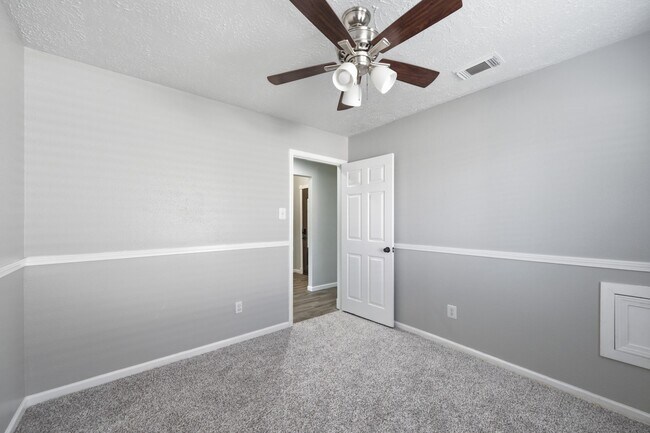 Building Photo - 1805 Whitebriar Dr