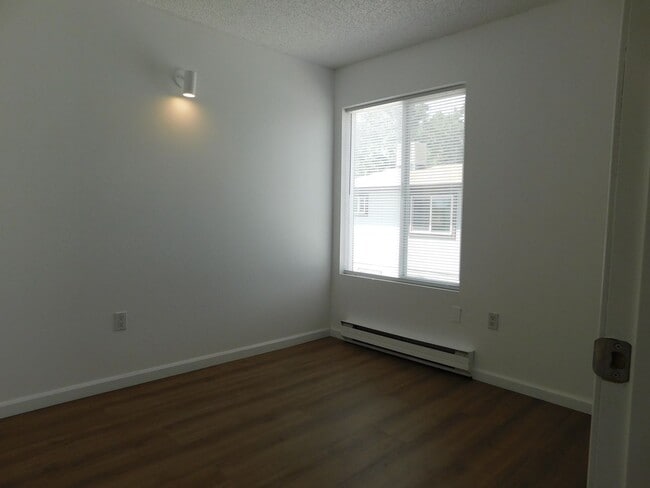 Building Photo - 869 Iowa Ave