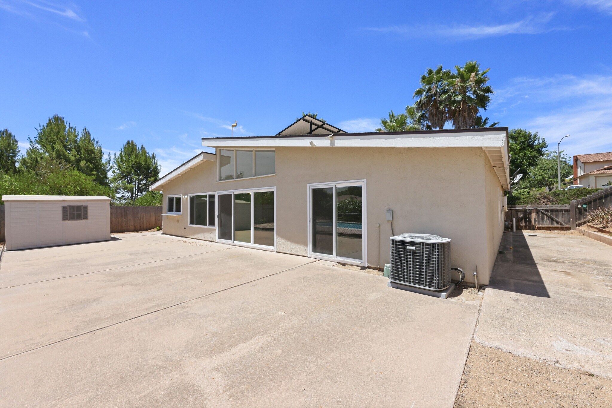 Building Photo - 14545 Hillndale Way