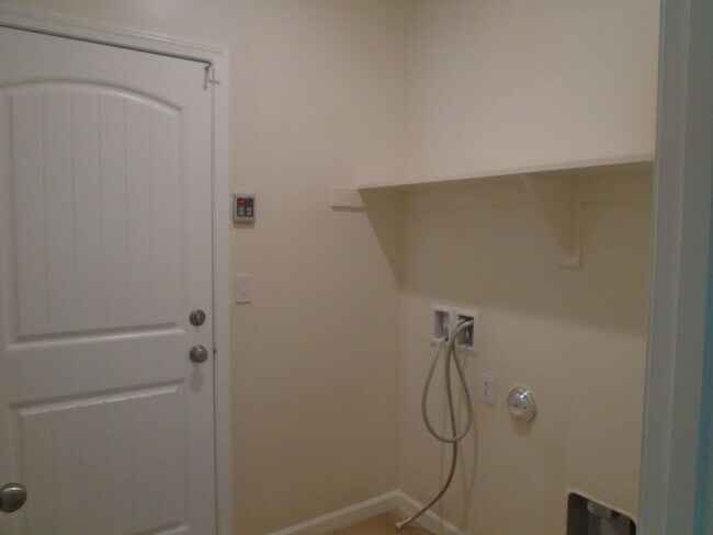 Building Photo - SOLAR......GORGEOUS---3 BEDROOMS PLUS AN OFFICE !!!