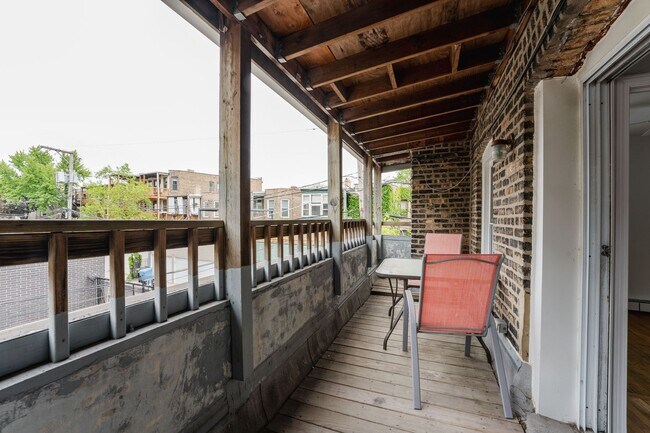 Building Photo - Sheridan Park / Uptown - 2 Bed / 1.5 Bath