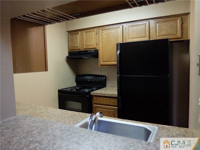Building Photo - 1818 Ravens Crest Dr