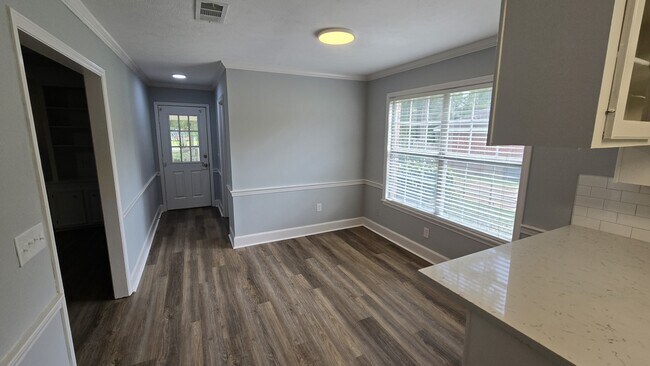 Building Photo - 405 Brentwood Dr