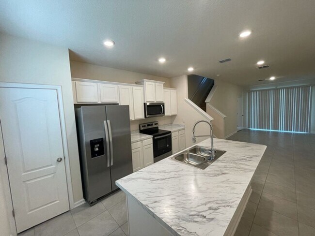 Building Photo - 2 Bed- 3 Bath Townhouse Located at Deer Run!  D.R. Horton Townhome Community - 1 Month FREE