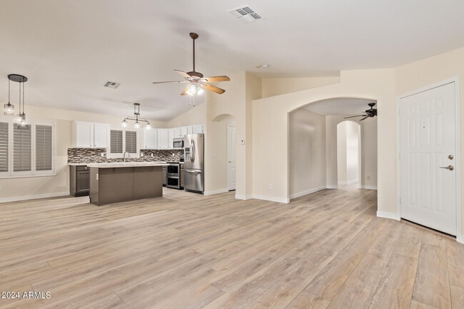 Building Photo - 3211 E Kristal Way