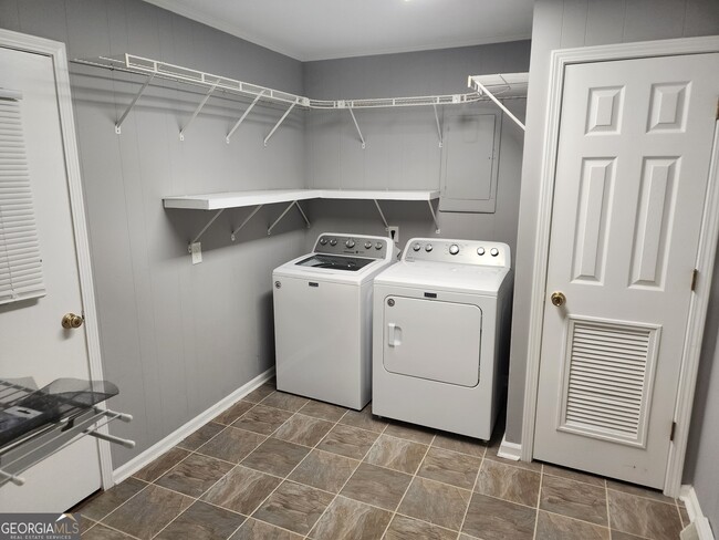 Building Photo - 335 Gilmer St