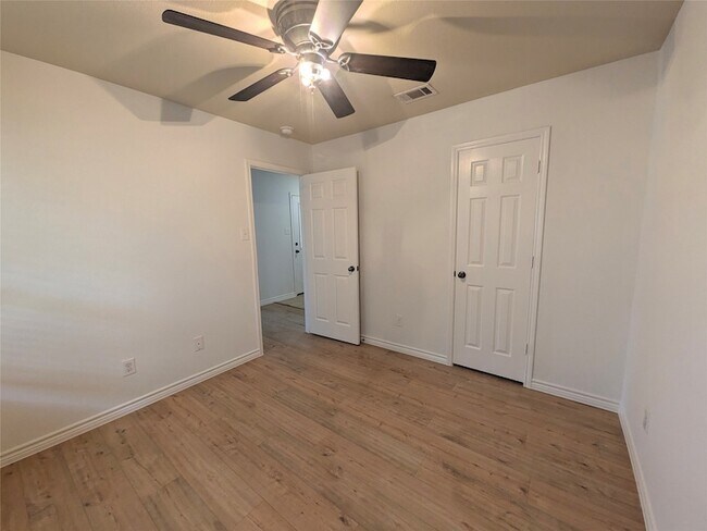 Building Photo - 5760 Fountain Flat Dr