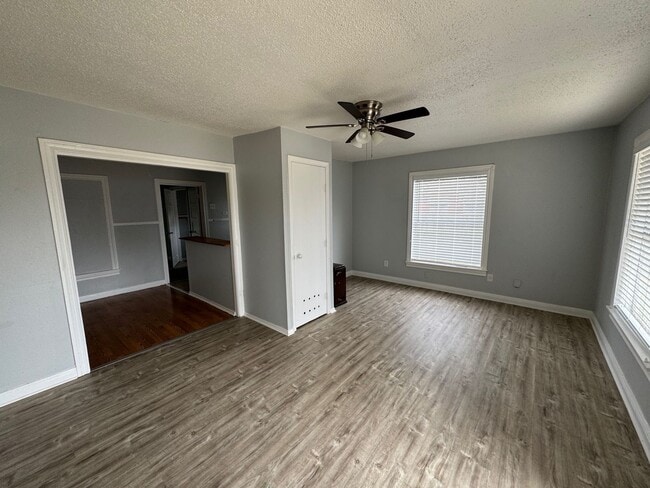 Building Photo - 2101 Mitchell Ave