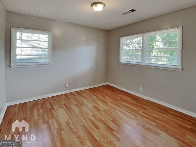 Building Photo - 450 Fairburn Rd NW