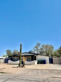 Building Photo - Three bedroom, Two bath