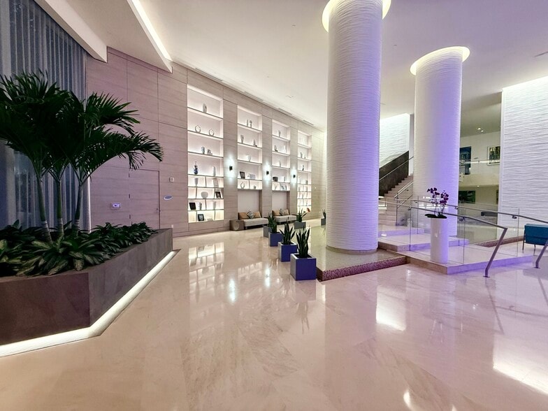 Building Photo - 18201 Collins Ave