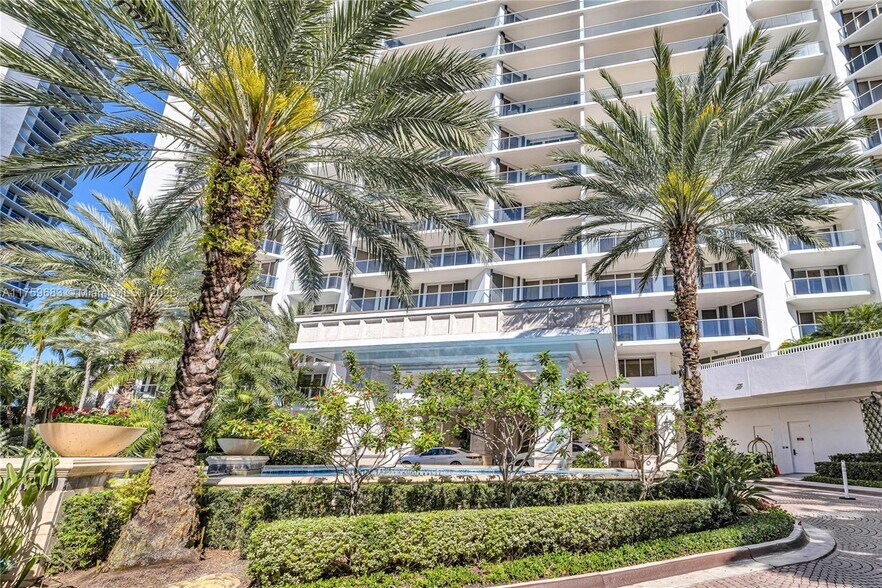 Building Photo - 2600 Island Blvd