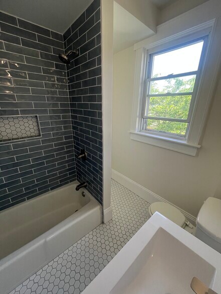 Building Photo - 171 Bluff Ave
