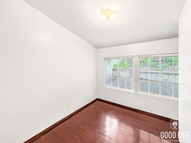 Building Photo - Beautiful 3B/2BA W/ Attached Garage and Up...