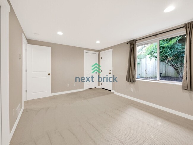 Building Photo - Welcome to this charming 3-bedroom, 2-bathroom home