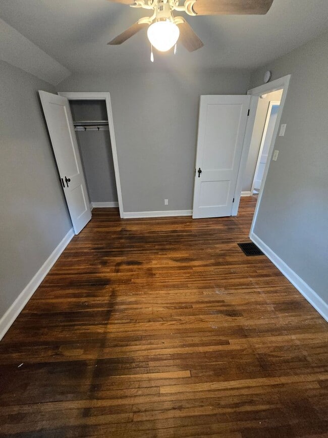 Building Photo - 3 BEDROOM SINGLE FAMILY