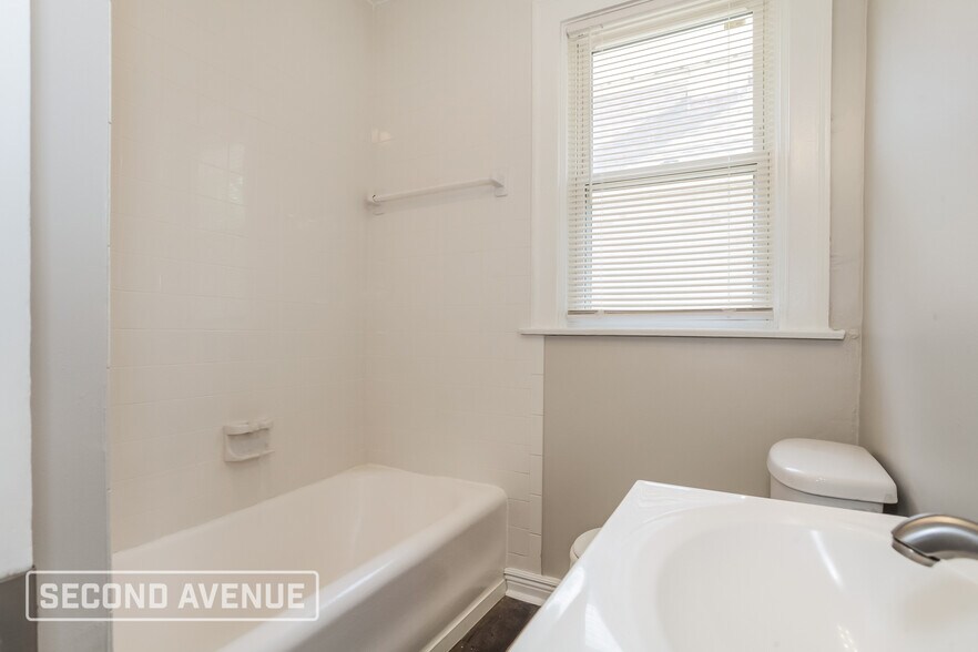 Building Photo - 3121 Cavanaugh Ave