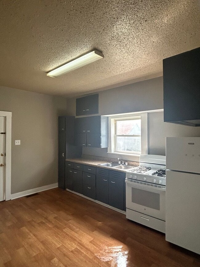 Building Photo - 616 Anderson Ave