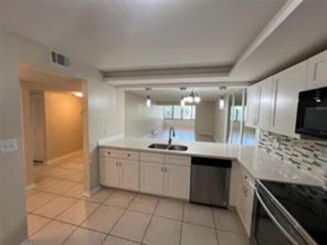Building Photo - 8040 Hampton Blvd