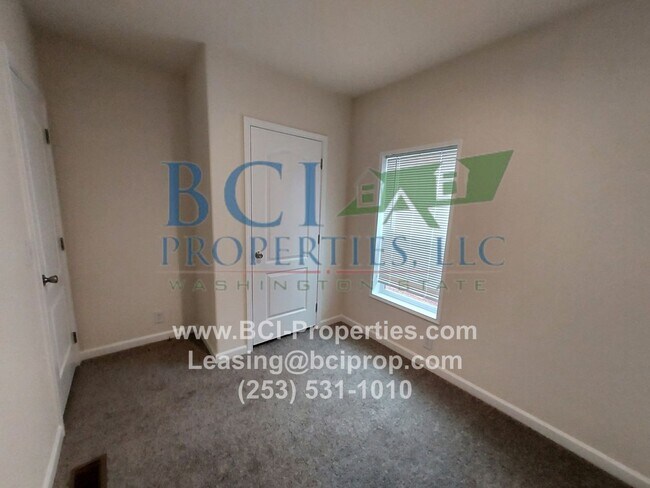 Building Photo - BRAND NEW 2 BEDROOM, 1 BATH!!!