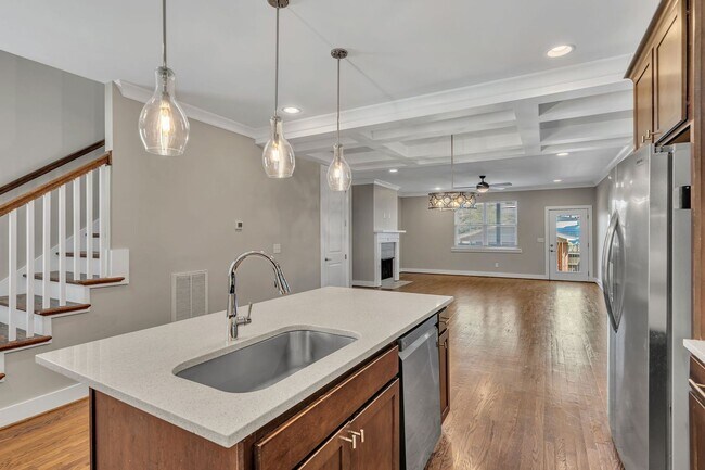 Building Photo - 4 BR with amenities in The Nations~