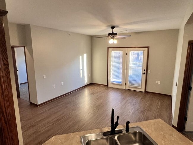 Building Photo - 1301 Tracy Ave