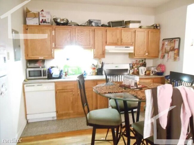 Building Photo - No Brokers Fee, Large Apartment in brighton, Heat, Hot Water Included, Eat-in Kitchen, Porch, Par...