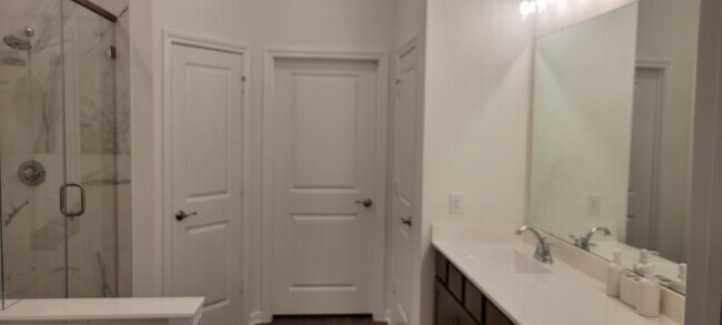 Building Photo - 204 Cider Gum Pl