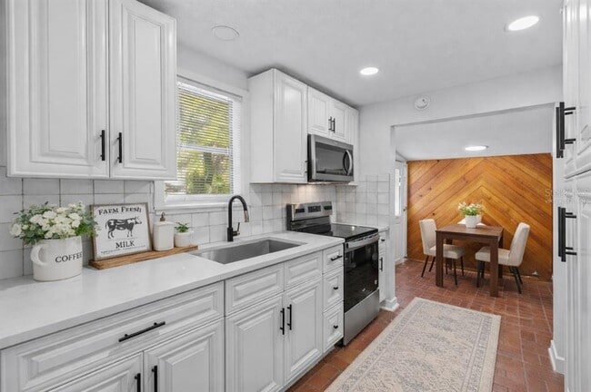 Building Photo - 1803 E Orange Ave