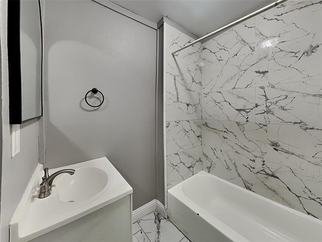 Building Photo - 2211 Hooper St