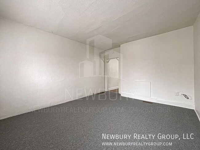 Building Photo - 29 Hickory St