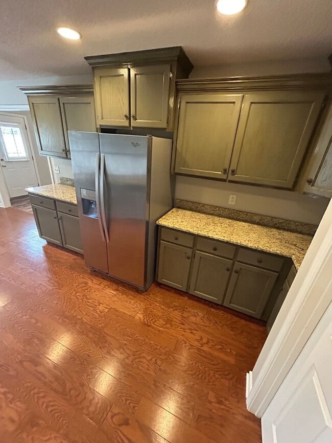 Building Photo - Coming Soon in Landmark Pointe!