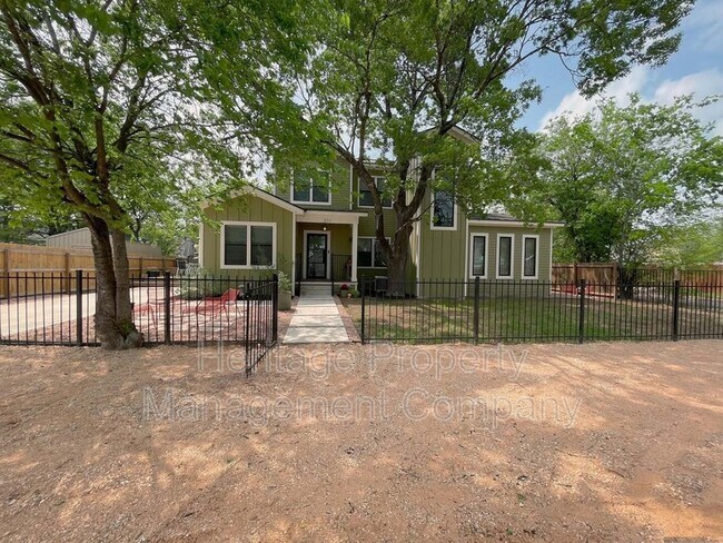 Building Photo - 211 Gibson