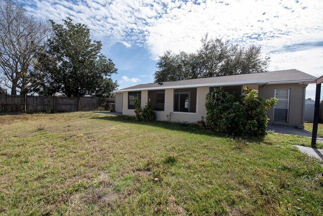 Building Photo - Cute 4/2 House In Buenaventura Lakes for Rent
