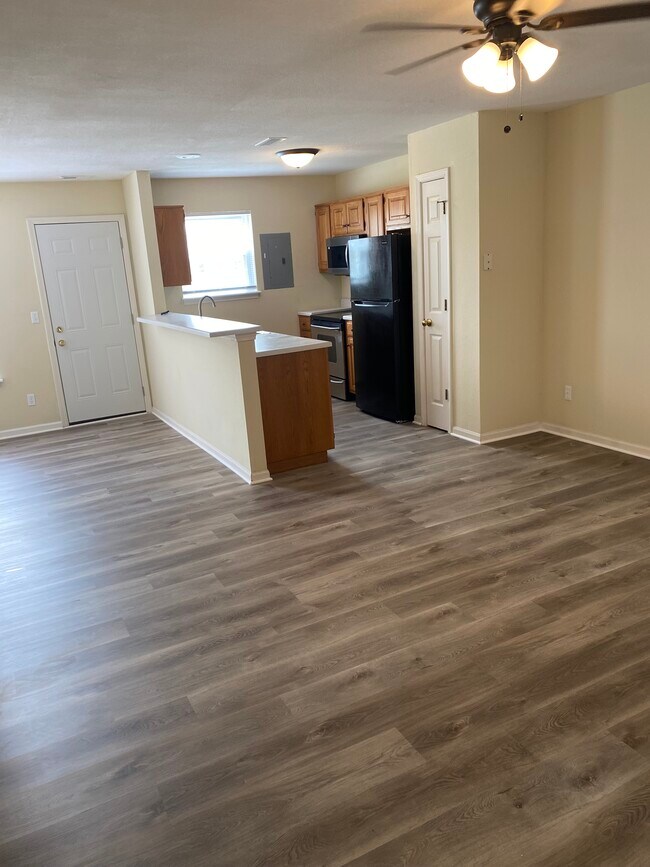 Building Photo - 4524 Waterloo Dr