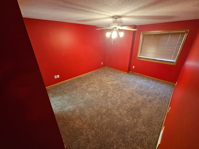 Building Photo - 2639 Yellowstone Dr