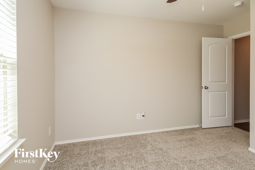 Building Photo - 14703 Night Violet Ct
