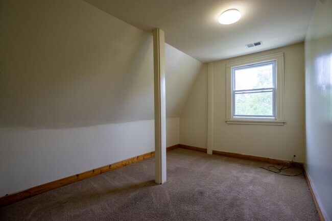 Building Photo - 204 Harvard Pl