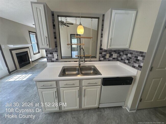 Building Photo - 108 Cypress Dr