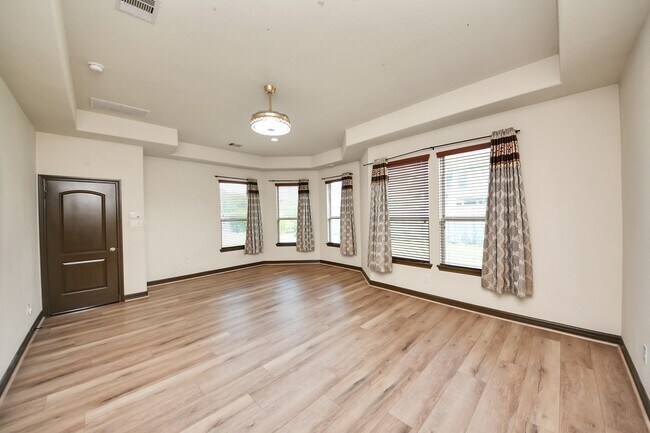 Building Photo - 26407 Wooded Hollow Ln