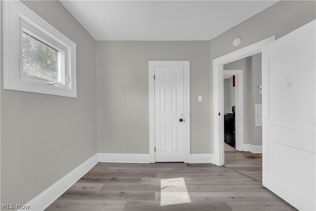Building Photo - 2133 W 98th St
