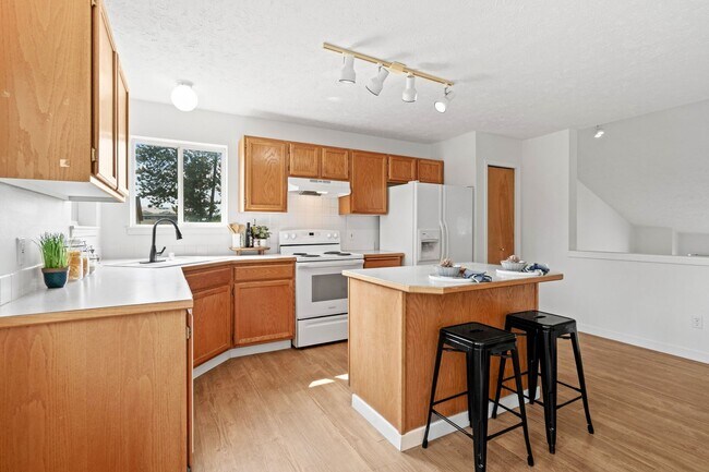 Building Photo - 3408 E 48th Ct