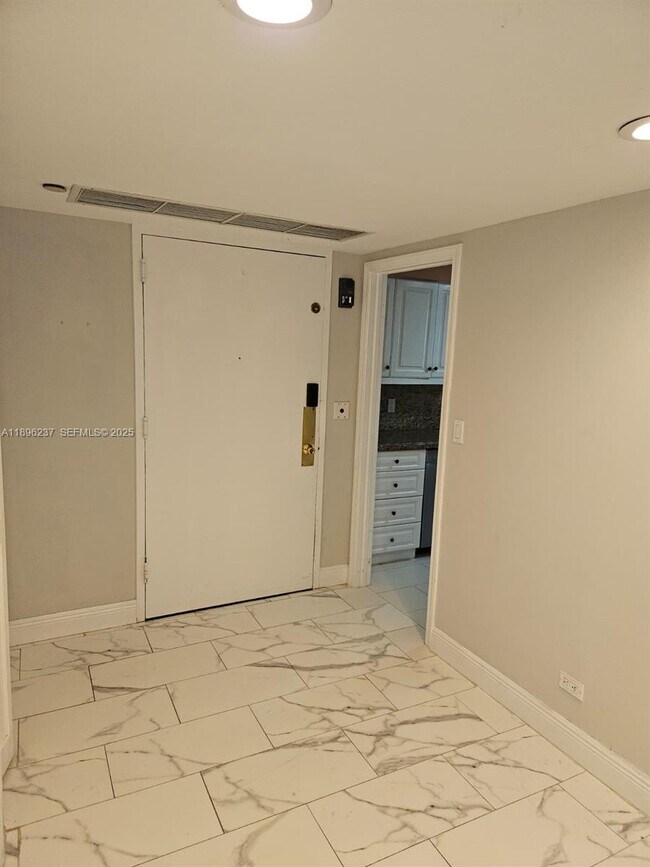 Building Photo - 1800 NE 114th St