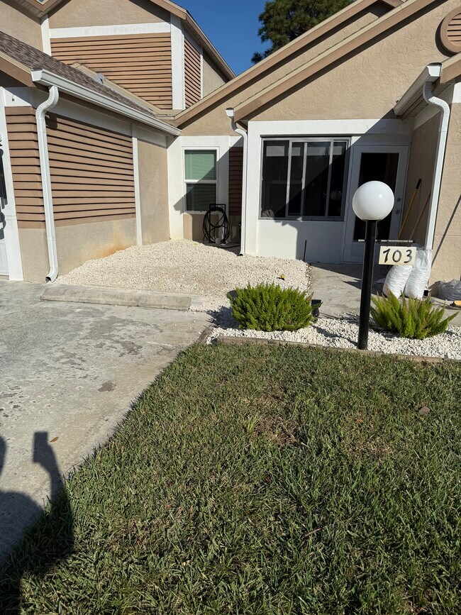 Building Photo - 22161 Tallwood Ct