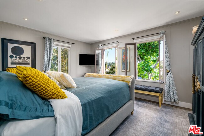 Building Photo - 2066 Glencoe Way