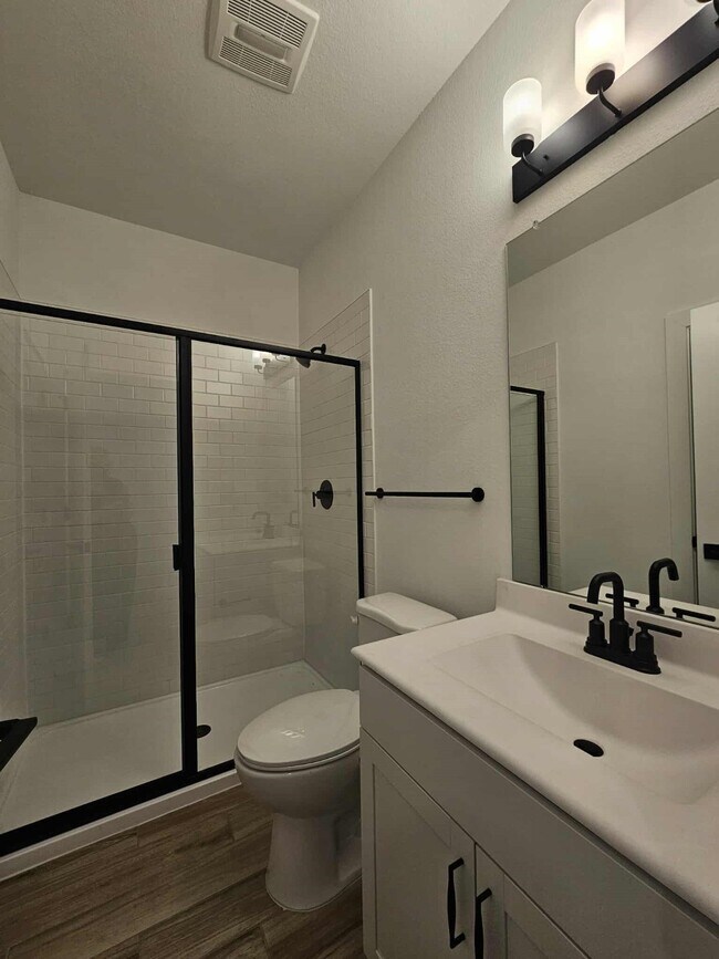 Building Photo - 8411 Bay Rdg Cir