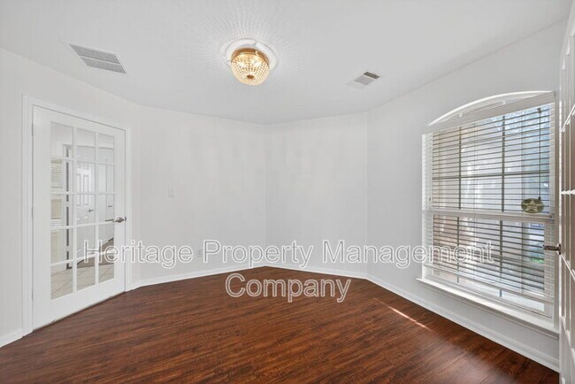 Building Photo - 1115 Willow Knoll